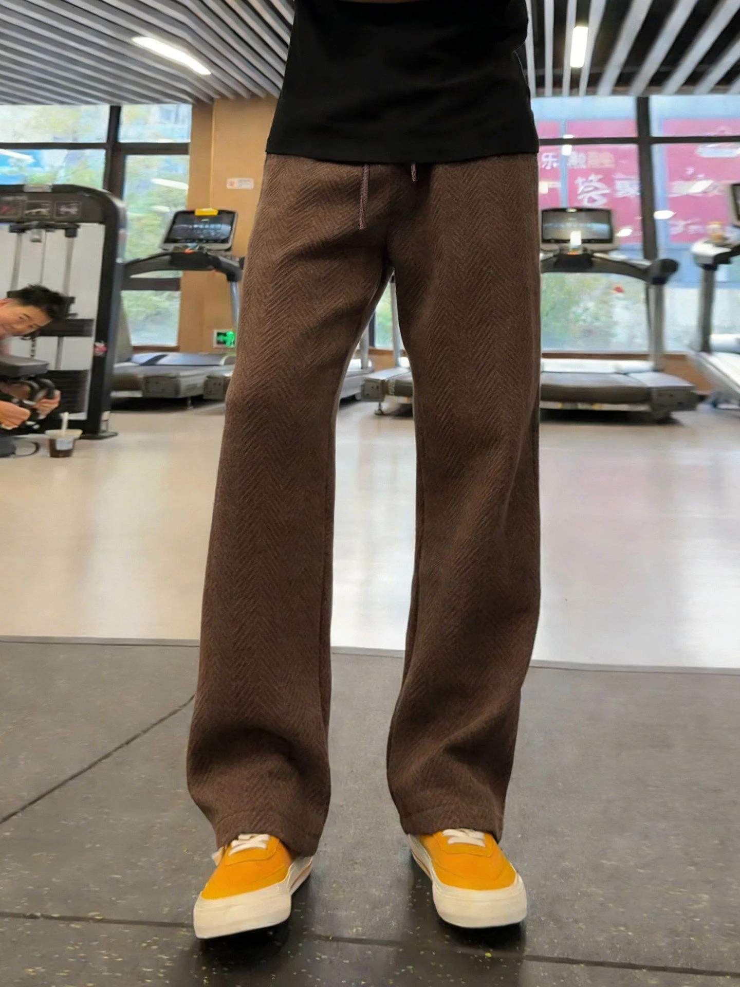 

Мужские спортивные повседневные брюки для фитнеса, зимние теплые прямые брюки с микро-расклешенными пшеничными шипами, изогнутый нож, зимние Thiened Leisu...