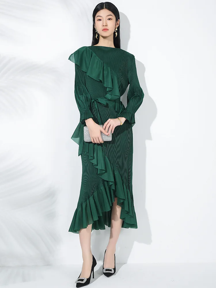 

MIYAKE High end temperament and fashionable spring new style one-piece collar ruffle edge tailcoat pleated long dress [20240918]