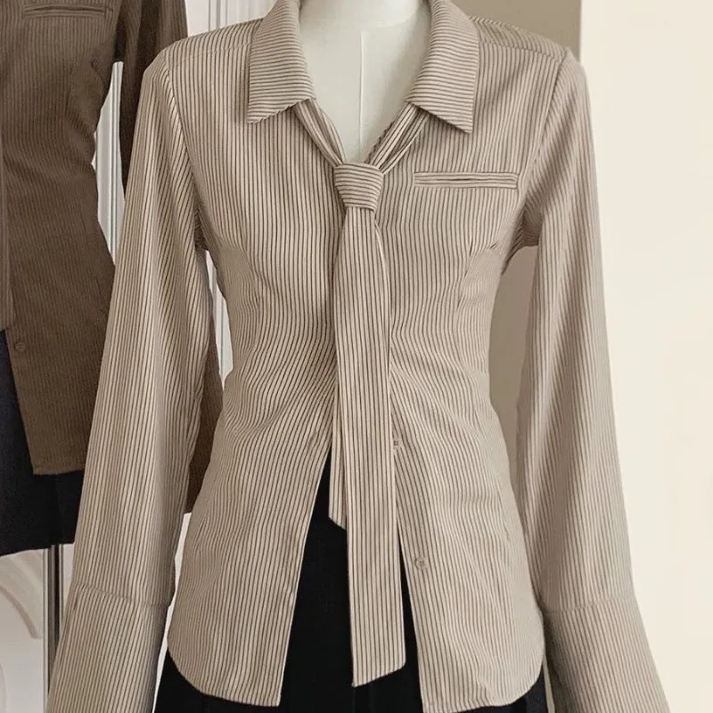 QWEEK Camicia a righe da ufficio con cravatte Stile coreano Vecchio denaro Minimalista Elegante camicetta da donna giovanile Manica lunga Abiti autunnali