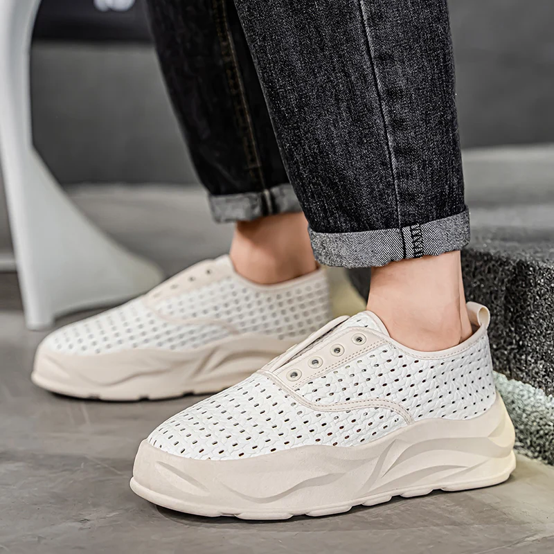 

Мужская повседневная обувь Baotou на 2025 сезонов с большой сетчатой перфорацией, дышащая и универсальная, ленивые люди могут носить обувь большого размера