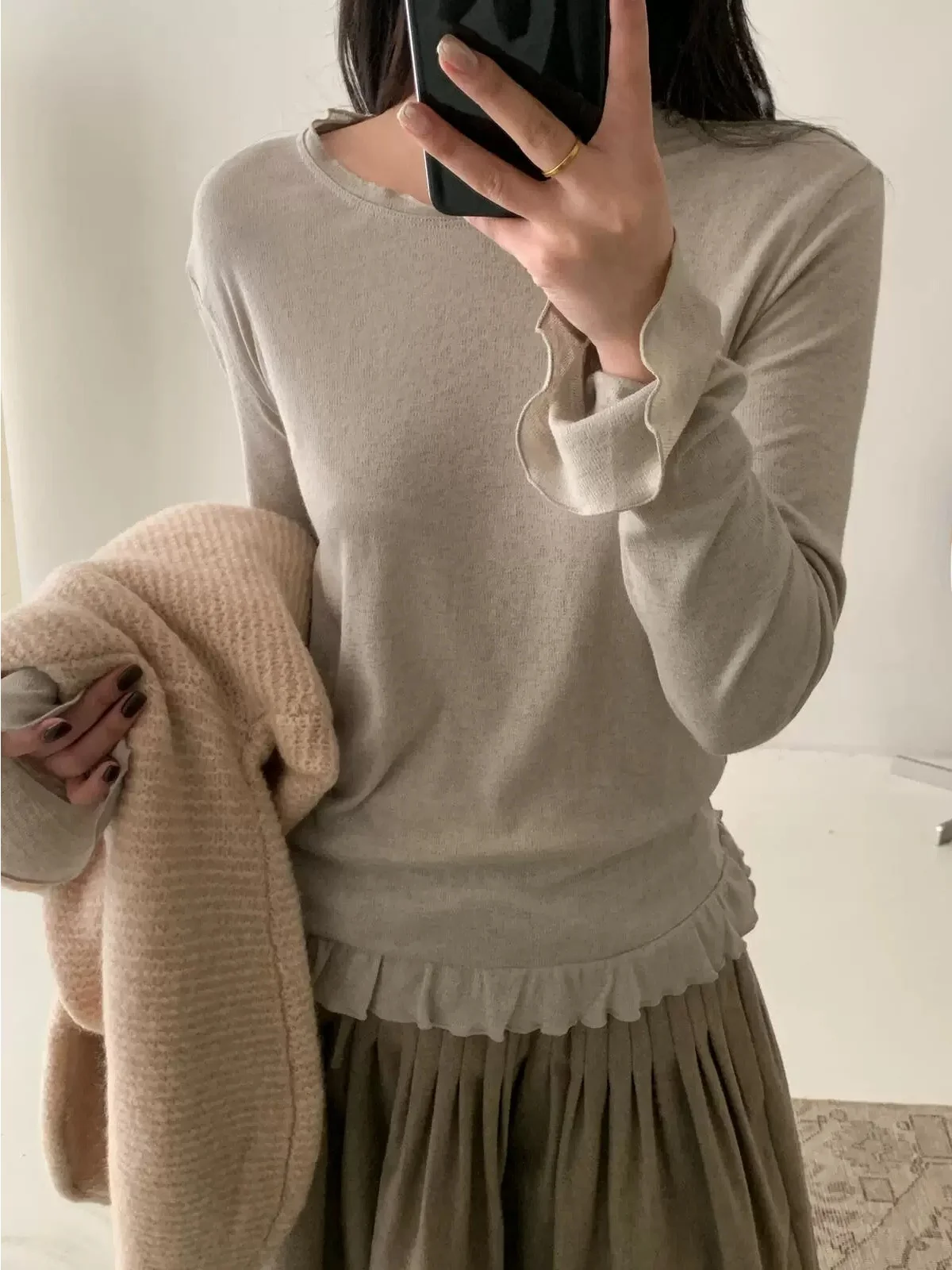 

Spring 2026 Dongda Gate Simple Layered Wear Long Sleeve Base Shirt T-Shirt Wooden Ear Design Soft Polyester Women's Fashion