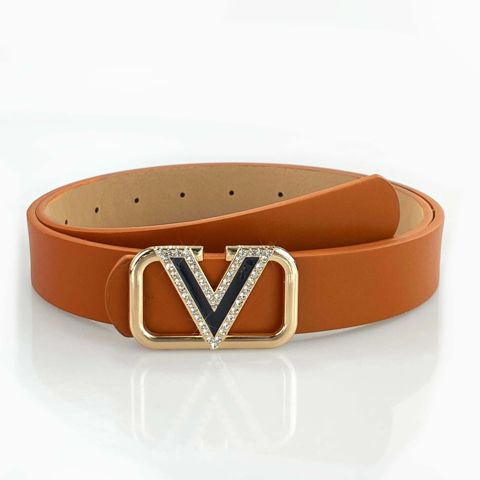 Женский ремень 2025 года с бриллиантовыми буквами и V-образными пряжками с высококачественным и модным поясом для женщин