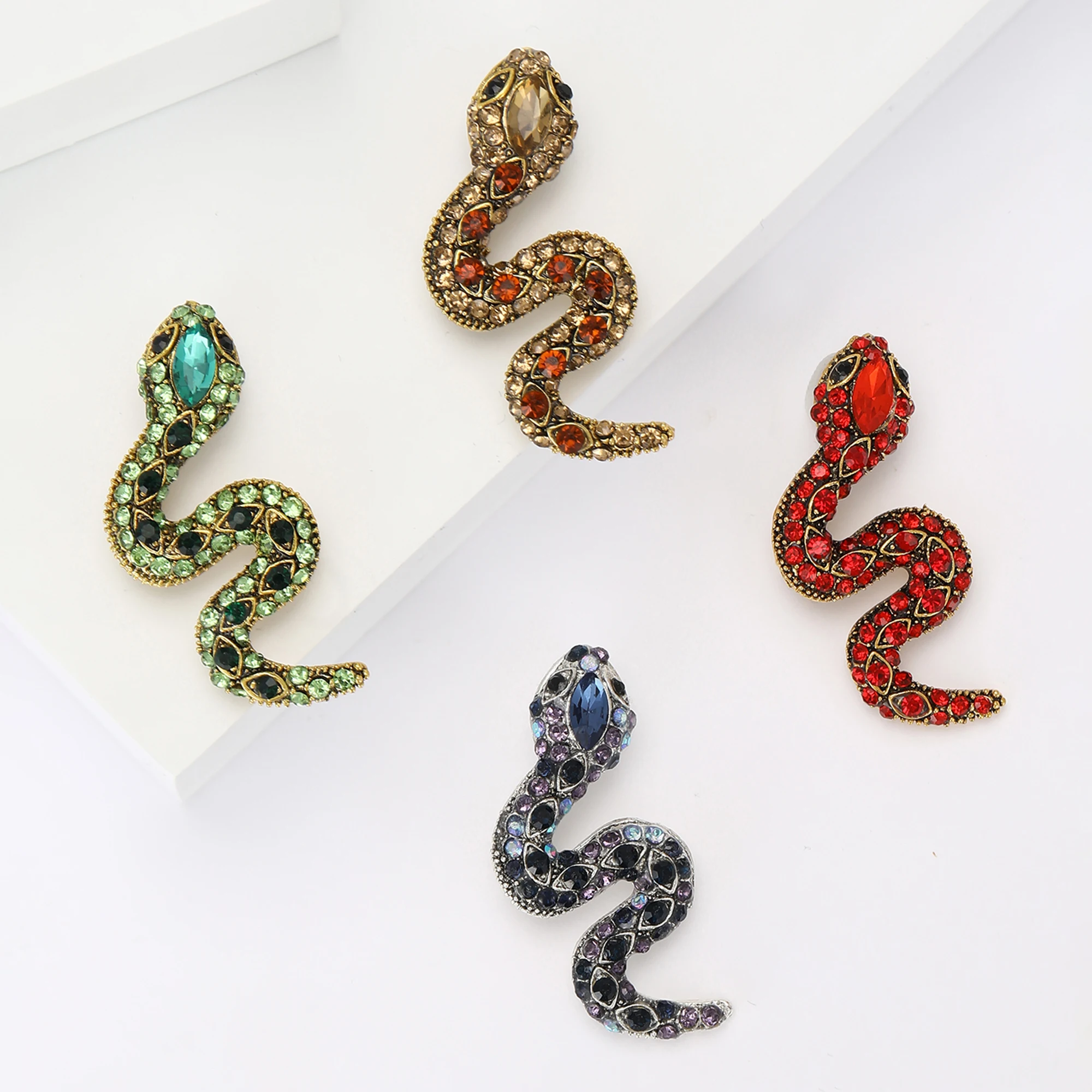 Vintage Rhinestone Small Snake Brooches for Women Unisex Animal Pins 4-color Available Office Party Accessories Gifts