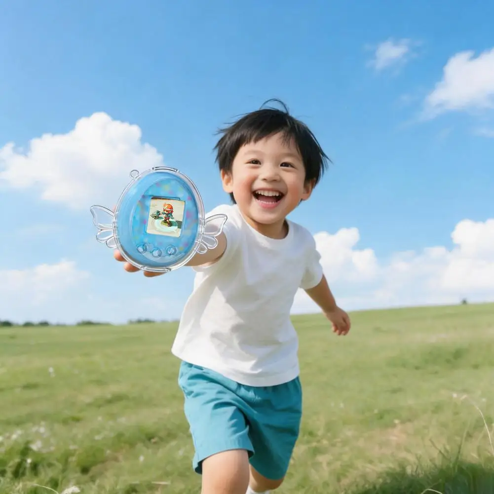 Robuste PC-Hülle für Tamagotchi, kombiniert mit einer transparenten Schutzhülle und einem Schreibtischständer mit Engelsflügeln, wasserabweisend und stoßfest. – Detail 14