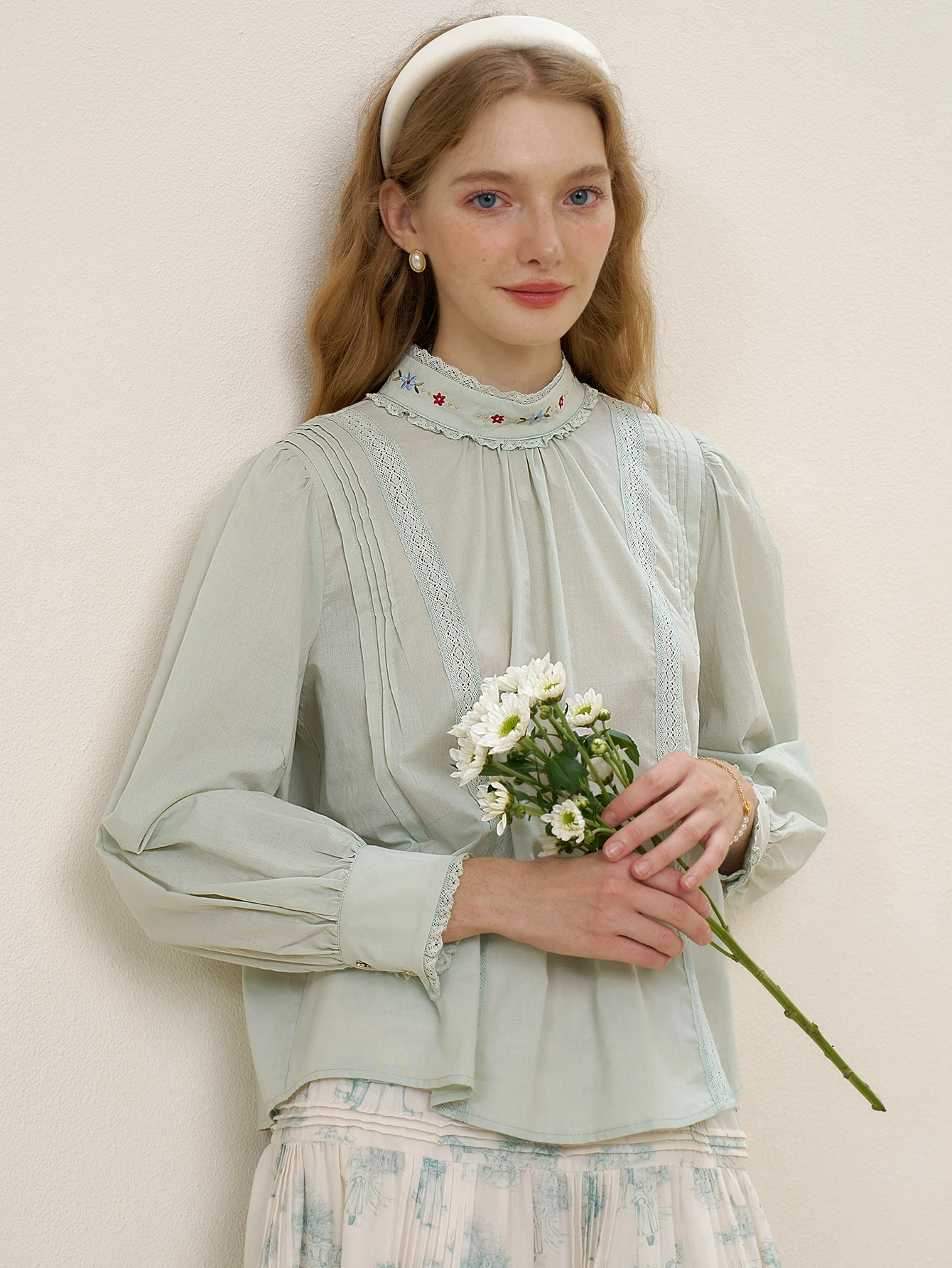 

Simple Retro 100% Cotton Small Standing Collar Embroidery Clashing Colour Long Sleeve Ladies Casual Shirt
