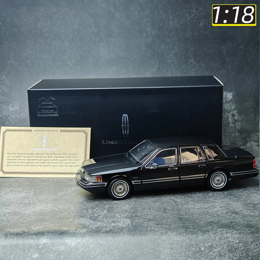 xiaoguang Model 1/18 scale New Lincoln TOWN CAR Model Metal die cast model Holiday gift collection