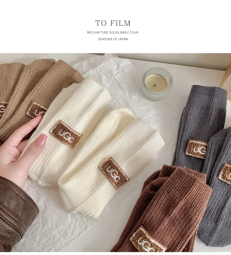Winterliche, kuschelige, dicke Socken für Damen, mittelhohe, modische Woll-Kaschmir-Socken, warmhaltend, für Schneestiefel, mit flauschigem Etikett, Schuhzubehör, Strümpfe mit Schriftzug. – Detail 4