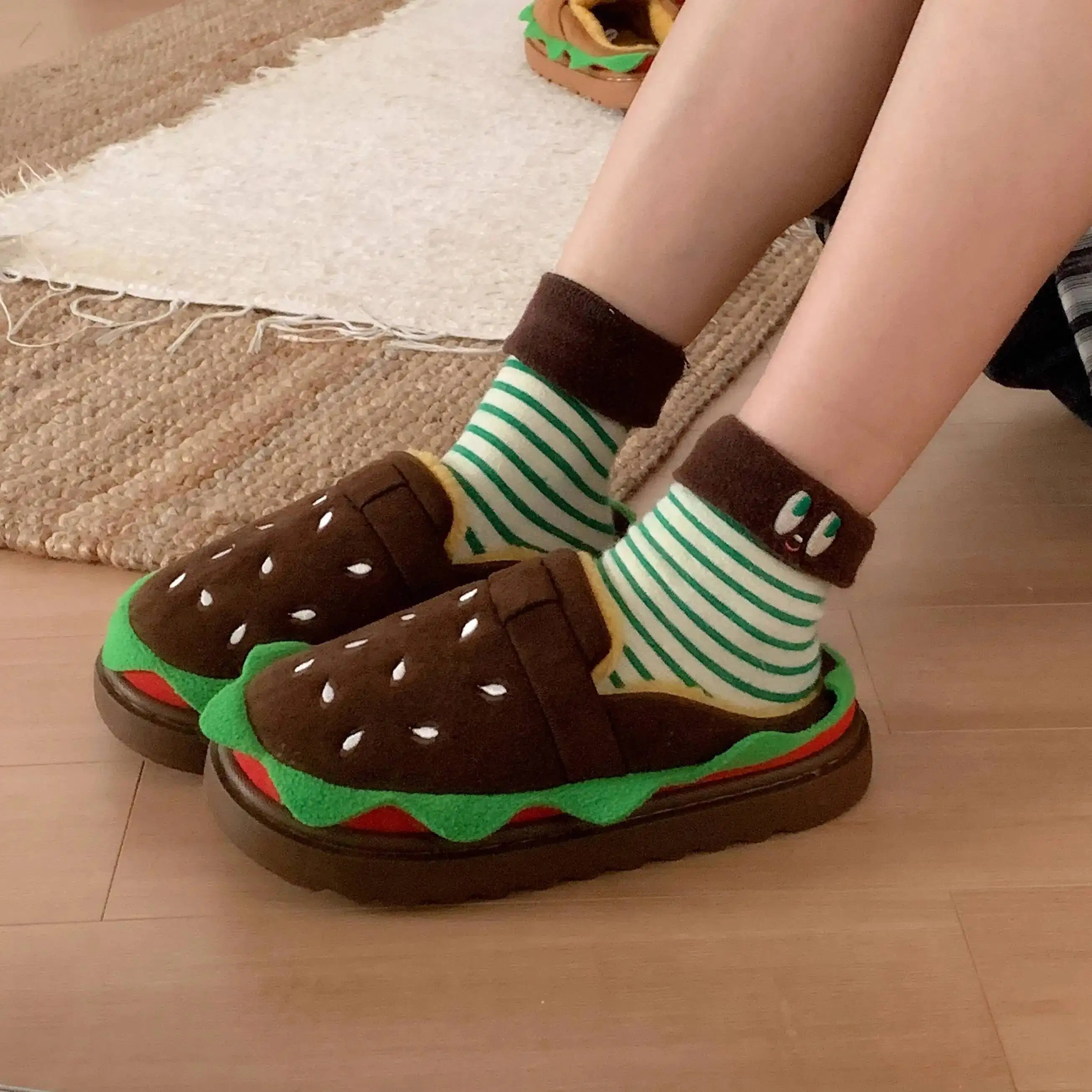 

2025 Winter New Fun Hamburger Cotton Home Slippers Cute Women's Fleece Lined Clogs Household Indoor Outdoor Slippers man