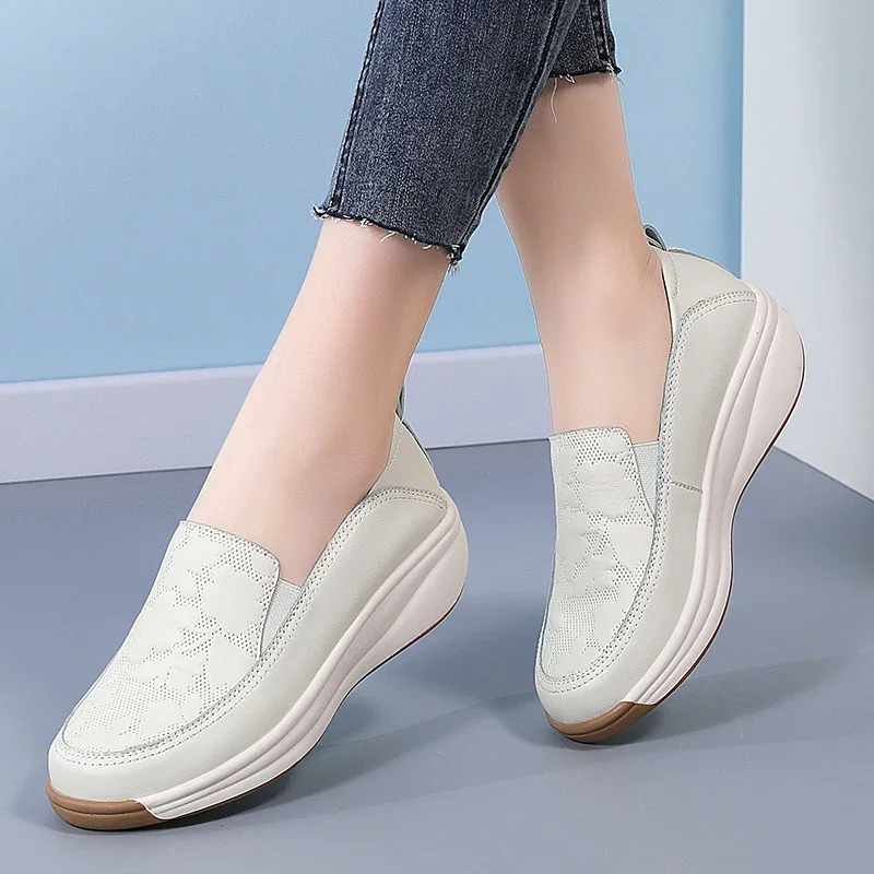 2024 Hot Seller New Woman's Casual Shoes Leather Hollow Flat Shoes Loafers Slip on Ladies Breathable Women Platform Sneakers