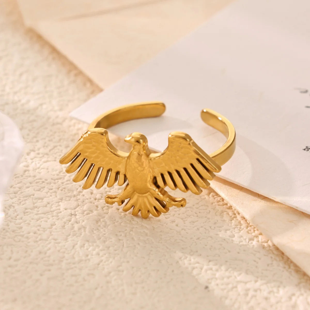 Goldfarbener Adler-Offener Ring aus Edelstahl, Fliegender Vogel, Falken, Verstellbarer Statement-Fingerring für Damen und Herren, Trendiger Tierschmuck – Detail 7
