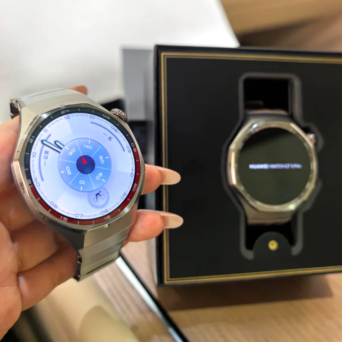 ساعة هواوي GT 6 Pro الإصدار العالمي ساعة ذكية بشاشة AMOLED مقاس 1.47 بوصة عمر البطارية 21 يومًا HarmonyOS 6.0 IP69 NFC iOS وAndroid