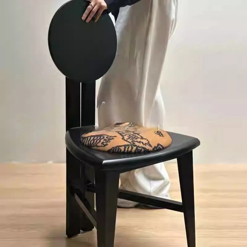 Chaise triangulaire chaise à dossier antique