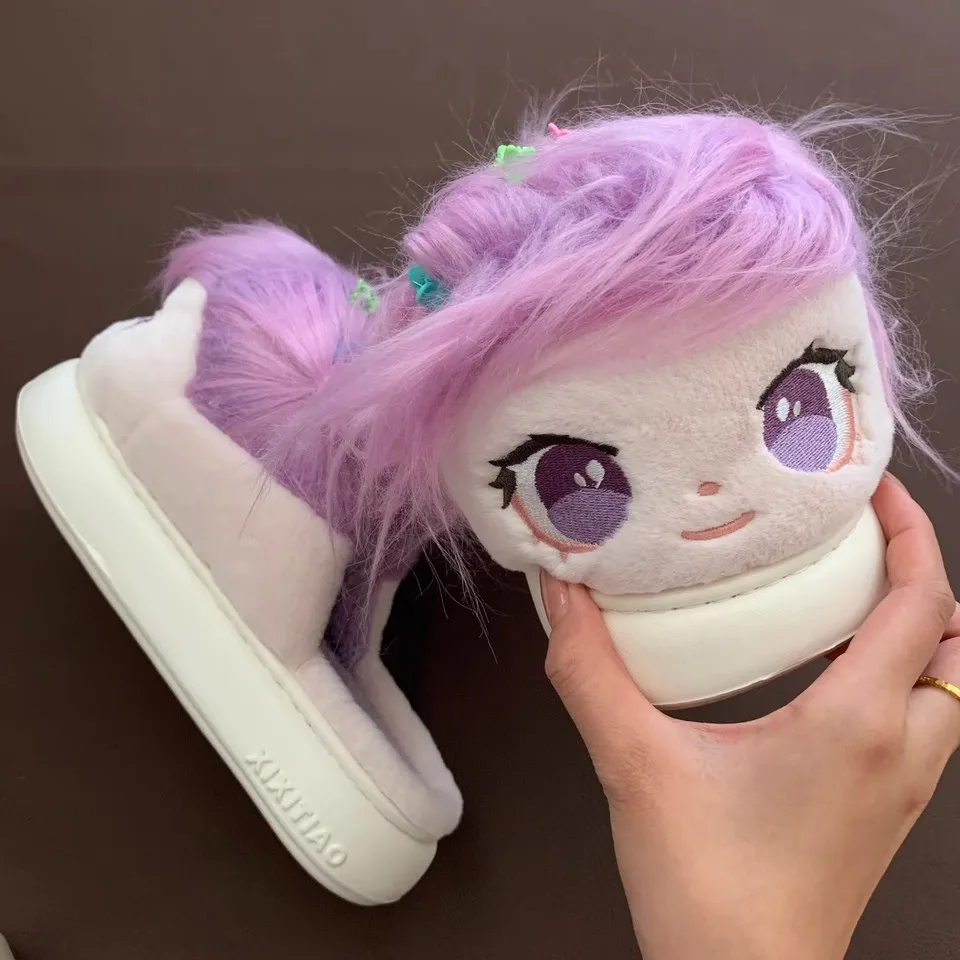 รองเท้าแตะผ้าฝ้ายลายตุ๊กตาสาวน้อยน่ารัก สำหรับผู้หญิง ใส่ในบ้าน ฤดูหนาว อุ่นสบาย พื้นหนา ขนนุ่ม