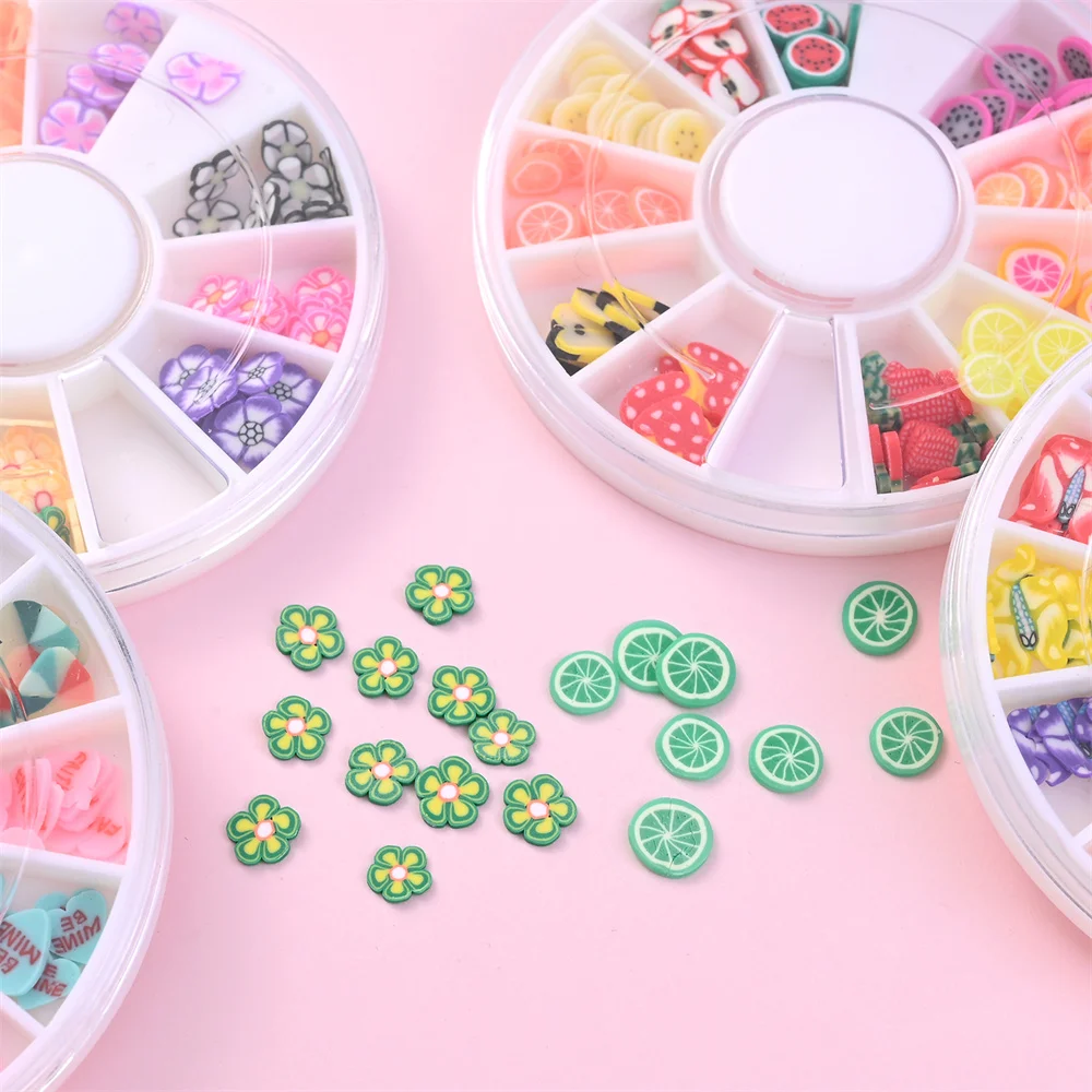 4 Boxen 5,8 mm gemischte Polymer-Clay-Scheiben-Set, niedliche Frucht-, Blumen- und Herz-Fruchtscheiben für 3D-Nagelkunst-Design, Bastel- und DIY-Zubehör – Detail 13