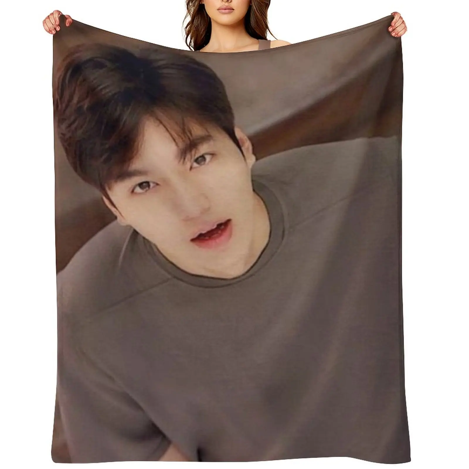 

Lee Min-ho Throw Blanket Luxury Brand manga Vintage Bed Fashionable Blankets