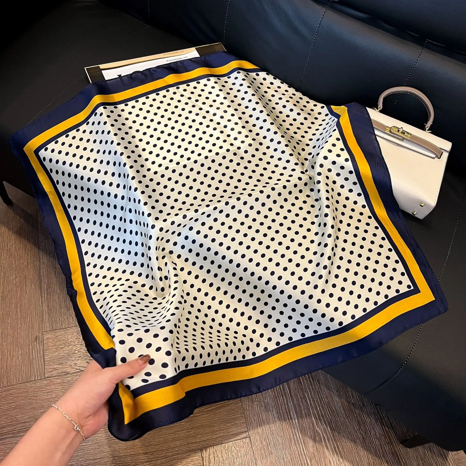 70 cm gepunkteter Schal für Damen, Frühling und Sommer, dünner Twill-Schal aus Seidenimitat für modischen und vielseitigen Turban-Schal – Detail 4