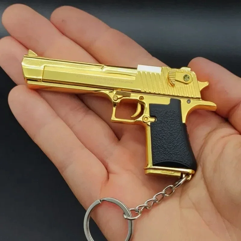 Minipistolas de juguete de Águila del desierto, llaveros dorados de aleación, modelo de Metal, juguete de decoración, 1:3