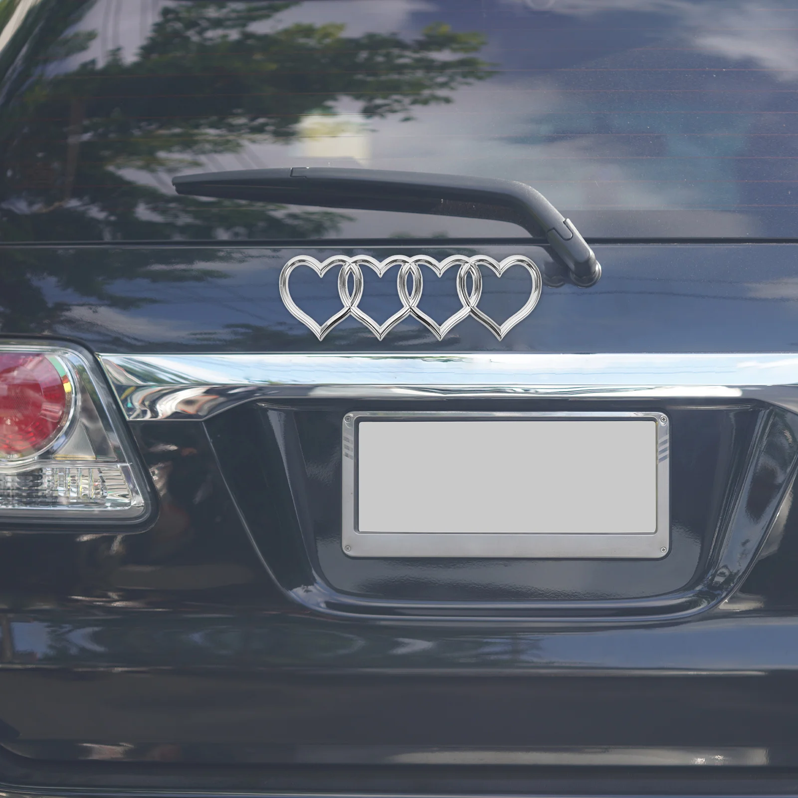 

3D Car Sticker Heart Shaped Rear Tail Badge Decal Modified Auto Emblem for Vehicle Exterior Door Bumper Decoration