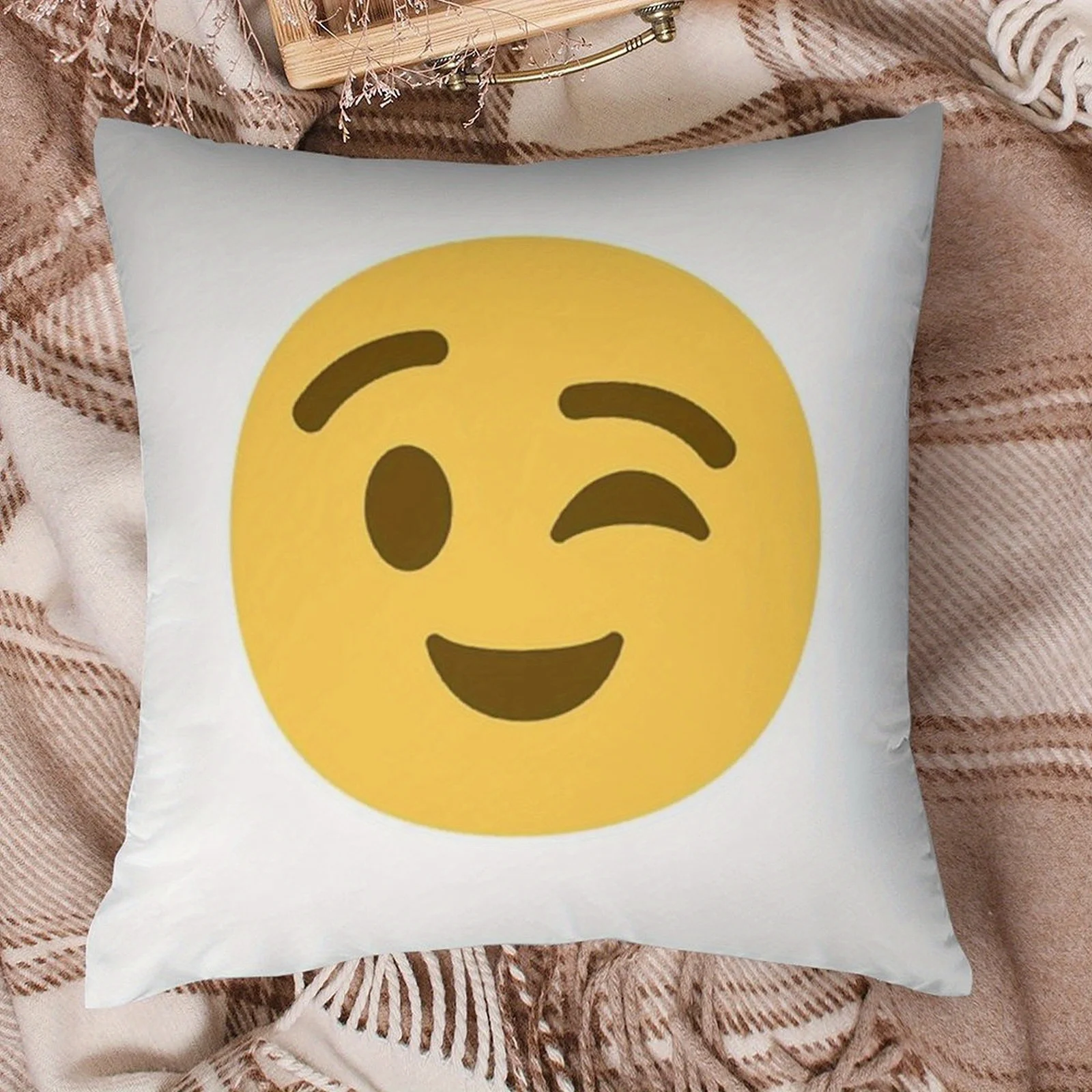 Cute Winking Emoji Pillowcase, - مراجعة Home Decor Emoji وسعره