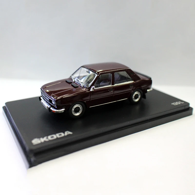 Skoda Eski Model Araba: 1:43 Ölçekli Skoda 120L Alüminyum