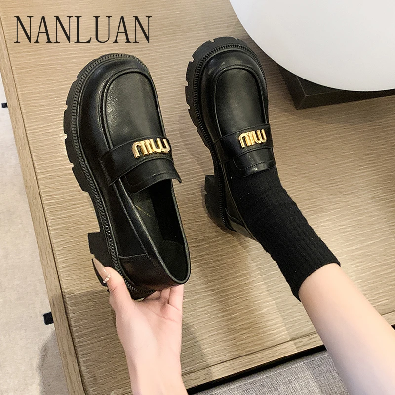 

2024 Boutique Autumn Classic Loafers Shallow Slip-on Thick Sole Solid Color Women's Shoes High Quality 35-39 Size Single Shoes