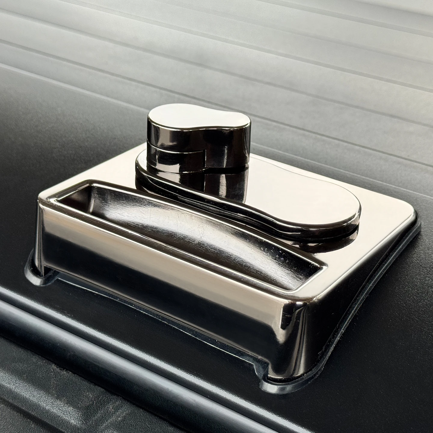 Thickened Retractable Truck Bed Cover Waterproof Password Lock Compatible with Ranger F150 Roller Lid Aluminum Alloy