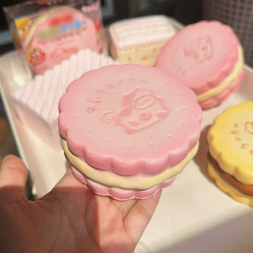 Adorno de galleta de leche de PU realista, simulación de snack, decoración para el hogar y escritorio, ideal para adultos.