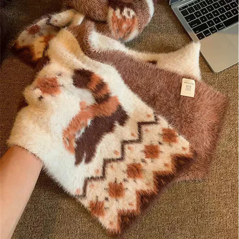 Raccoon Jacquard Plush Scarf for Women, Autumn Winter Warm Windproof Shawl, Versatile Couple Student Neck Wrap