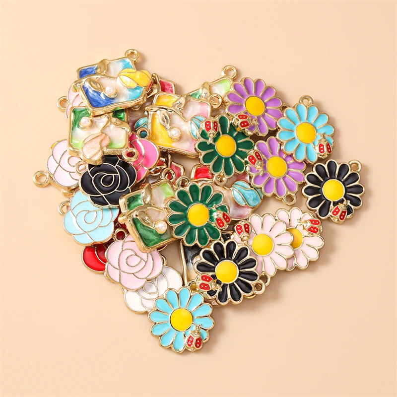 10 Stück niedliche, bunte Emaille-Blumen-Anhänger zum Basteln von Halsketten, Ohrringen, Armbändern, DIY-Handarbeiten und Schmuckzubehör – Detail 3