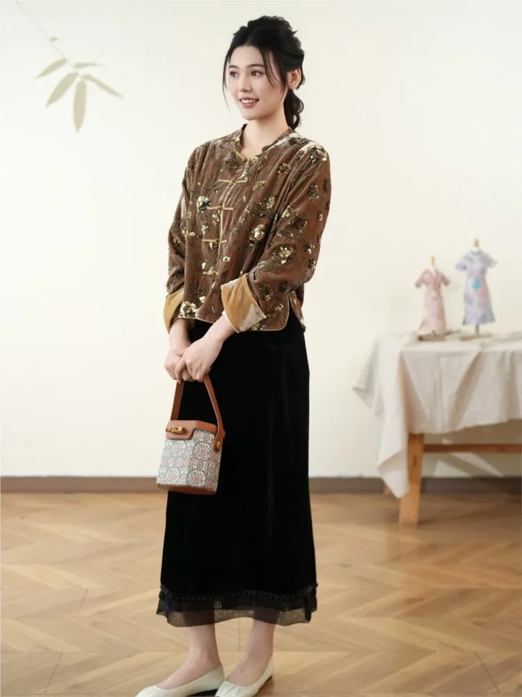 New Chinese-style silk velvet embroidered arched slit coat