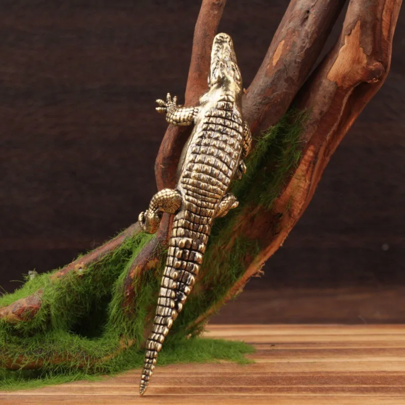 1pc Vintage Solid Brass Crocodile Miniature Figurines Desk Decor Feng Shui Brass Alligator Statue Action Figurine Tea Pet Crafts