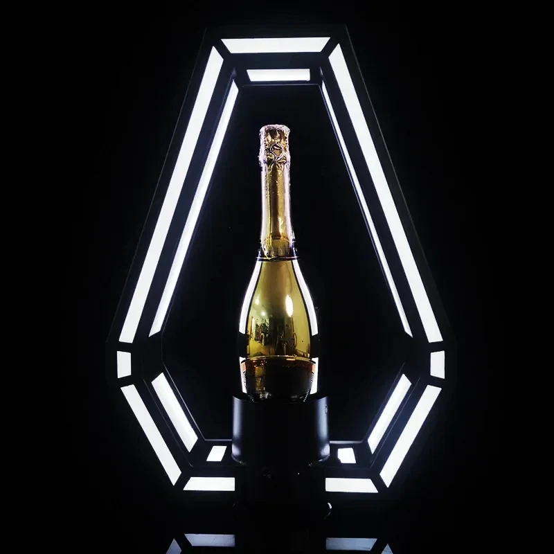 MOËT & CHANDON シャンパン LEDディスプレイ SOLD ! Luminous MOËT crown emblem Moët & Chandon colour-changing