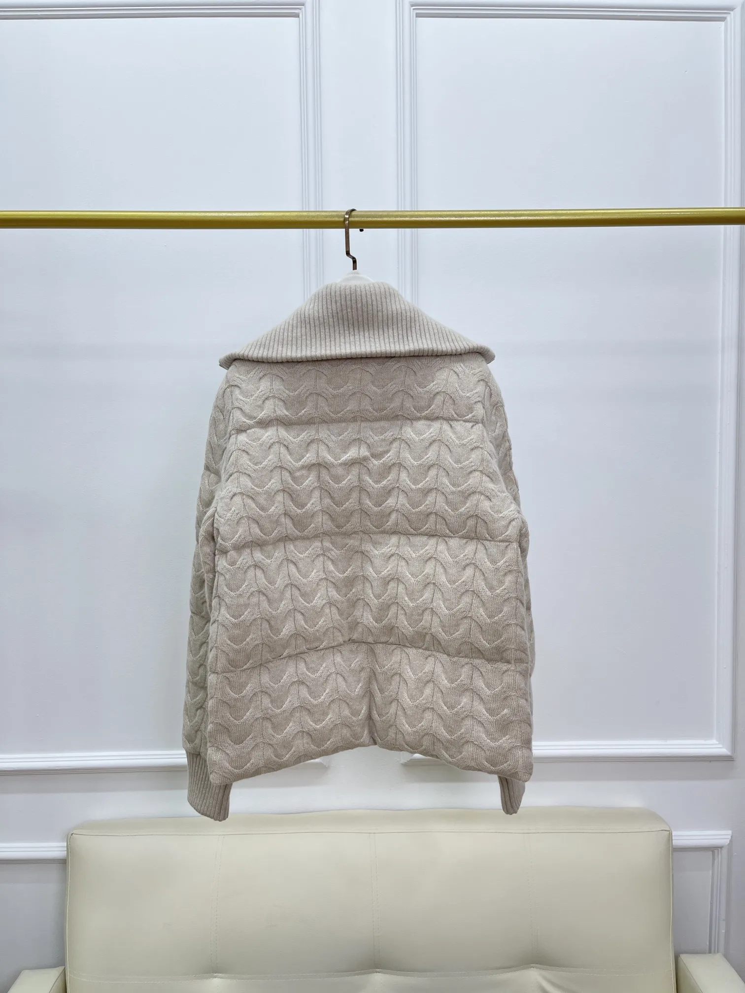 Nuovo piumino d'oca in cashmere intrecciato con risvolto autunnale e invernale di alta qualità