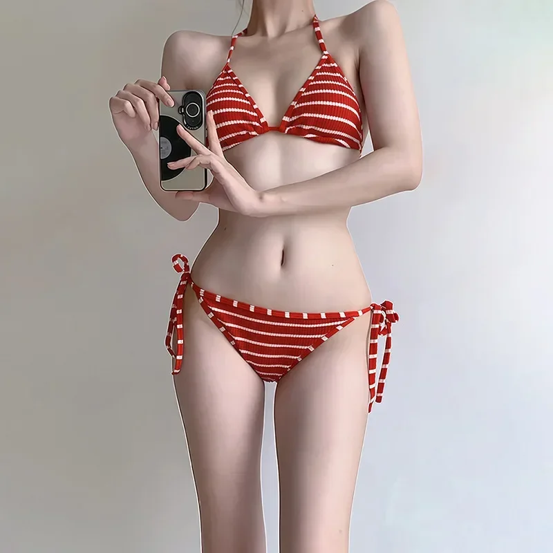 

Женское бикини в красную полоску, новый стиль, двухсекционный сексуальный купальник из двух частей с горячими источниками, стиль отпуска, чистое желание, из материкового Китая