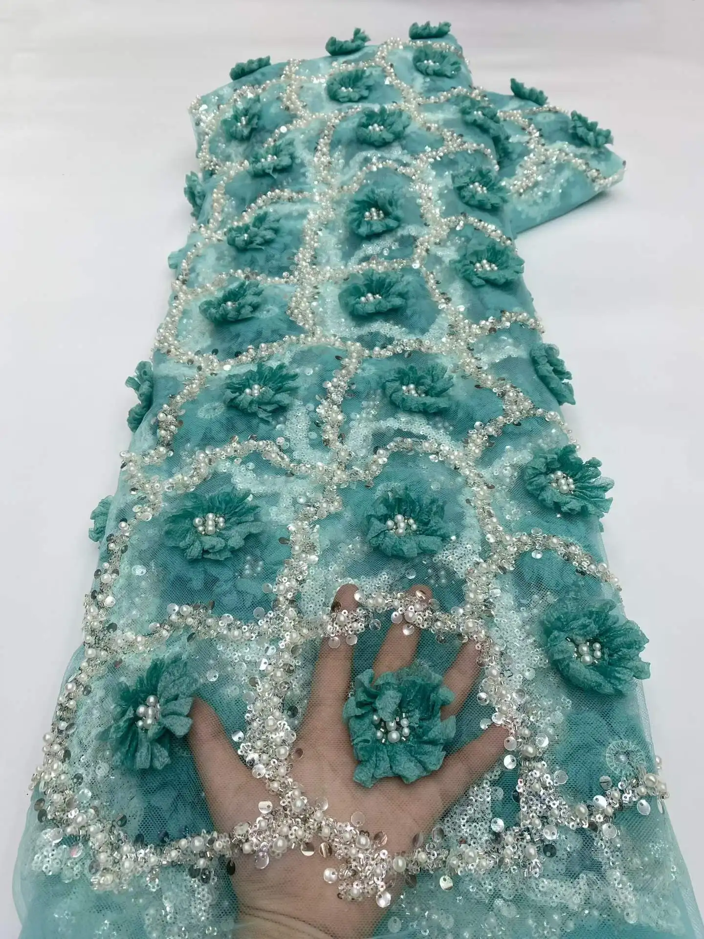 

Высококачественная африканская кружевная ткань 2026 года: сетчатое кружево с пайетками, роскошные бусины, 3D цветы, вышитый тюль для шитья