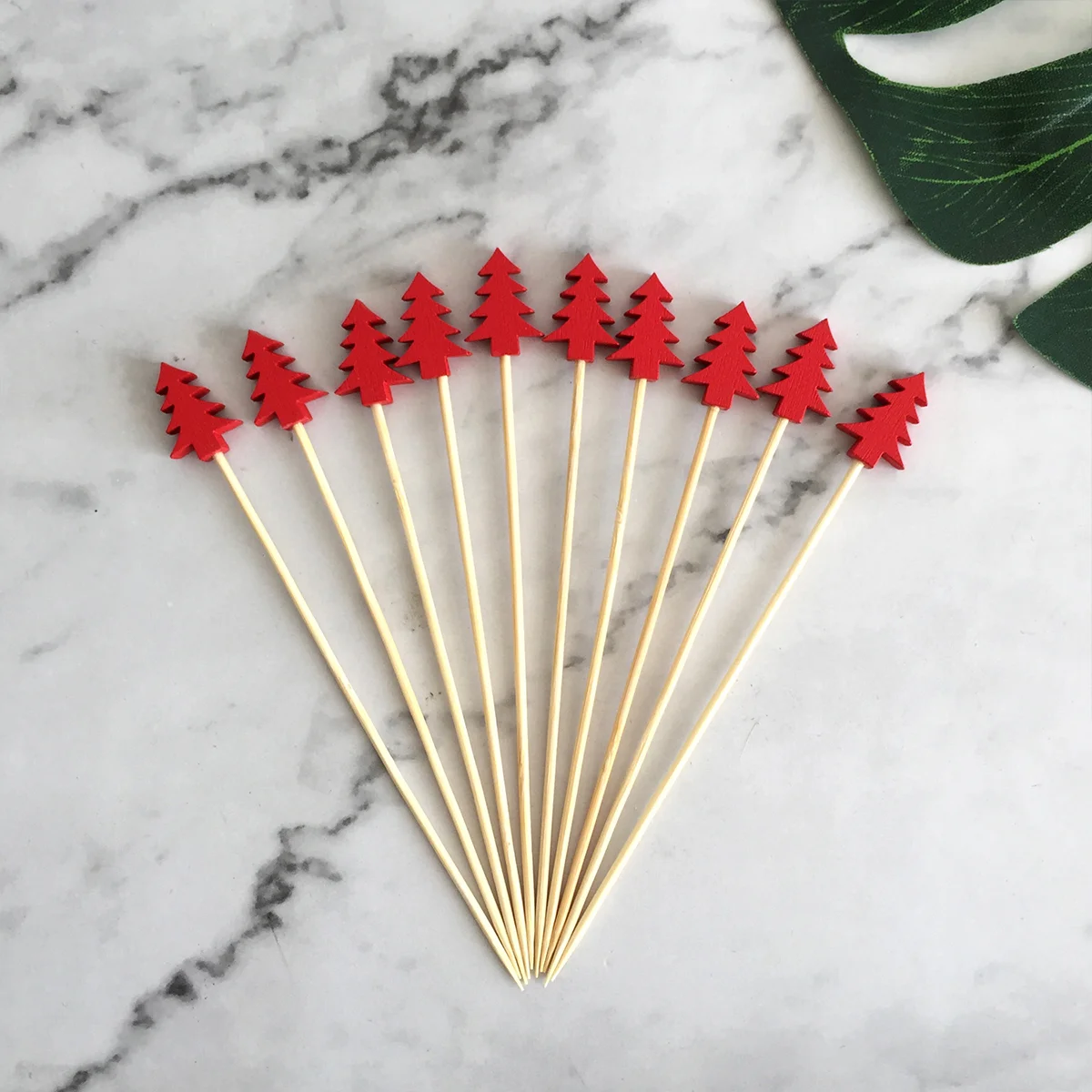 

100PCS Christmas Tree Cocktail Picks Bamboo Fruit Sticks Eco Friendly Safe Bar KTV Party Decor Cake Stick Red Holiday Shape