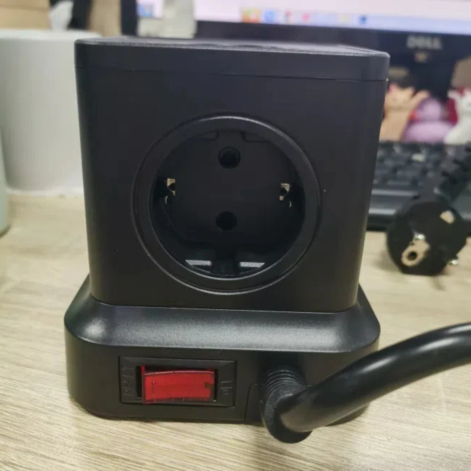 European tower desktop power strip with 5 AC outlets and 2 USB-A 2 USB-C port power adapter 1.8m extension cable for home use image 3