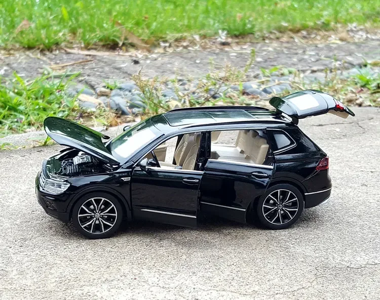 Volkswagen Tiguane L Model 1:32 Odlewany Metalowy Samochód SUV Stopowy Auto Napęd Pull Back Elektroniczny Pojazd Zabawki