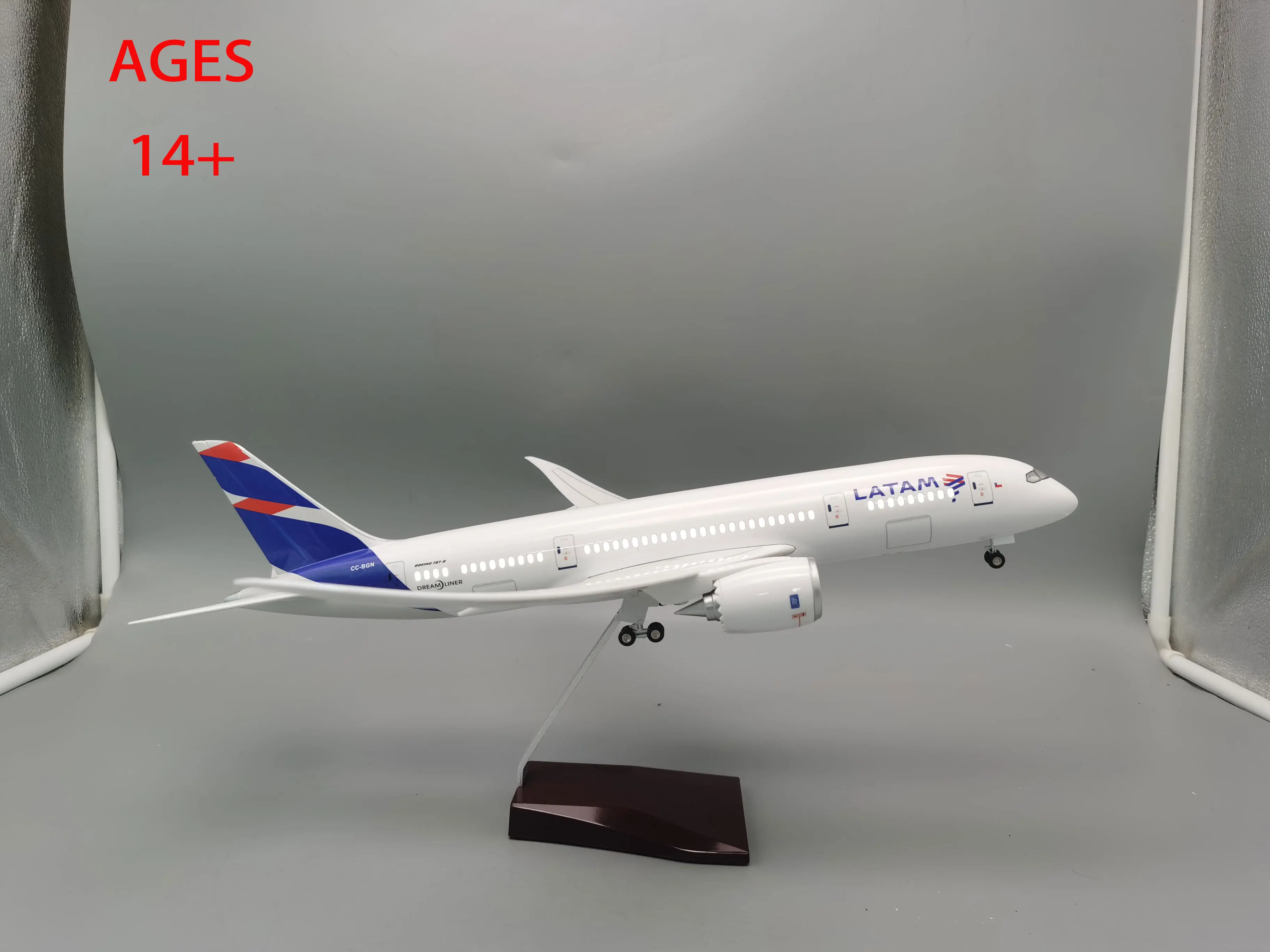 47 سنتيمتر B787 دريملاينر نموذج طائرة 787 تشيلي لاتام طيران دييكاست طائرة ث ضوء وعجلة لجمع الهدايا للمجموعات