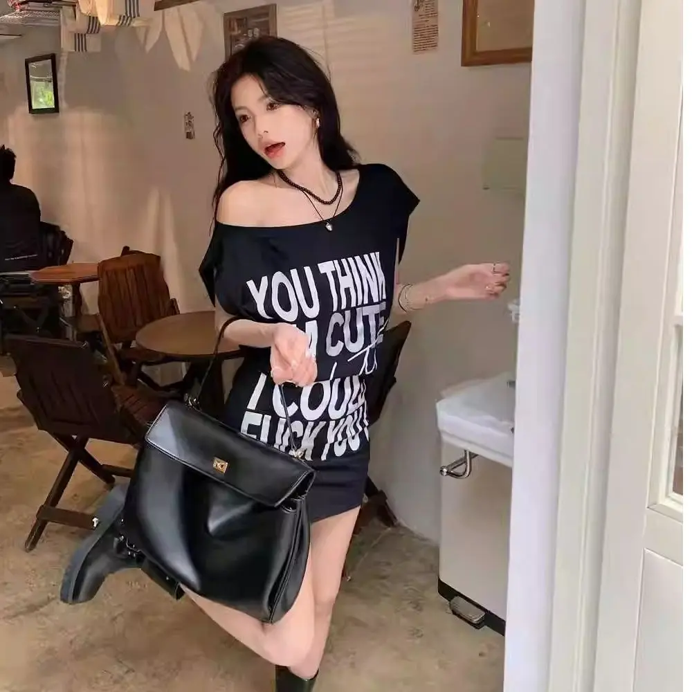 تنورة الورك الأمريكية العتيقة في العصور الوسطى في تي شيرت طويل رغبة نقية مثير نحيف مائل الكتف تخطي فستان الكتف قصير التزلج