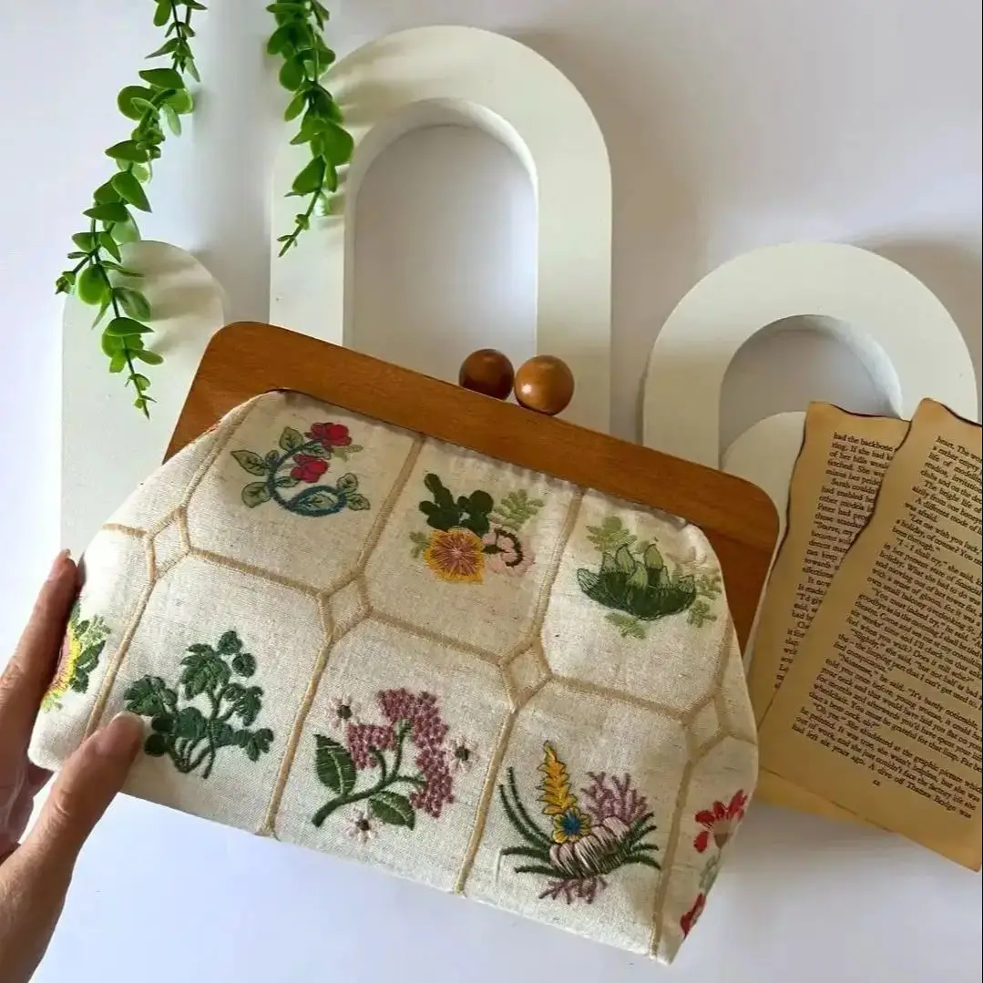 

Lost in Vintage Flowers Lace Embroidered Daisy Patterns Handbag and Wallet Set Handbags with Straps Purse Florals of the Valley