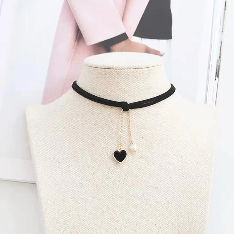 Classic Velvet Choker Necklace Heart Pendant Necklaces Sweet Personality Pendant For Women Fashion Jewelry Valentine\'s Gift