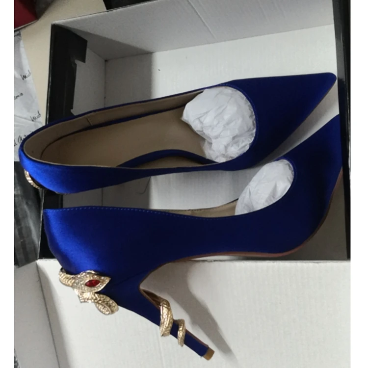 الفوشيه الزنجبيل الأزرق الملكي الحرير الأفعى التوأمة أحذية عالية الكعب النساء أشار تو المعادن الأفعى ديكور الكعوب أحذية الزفاف