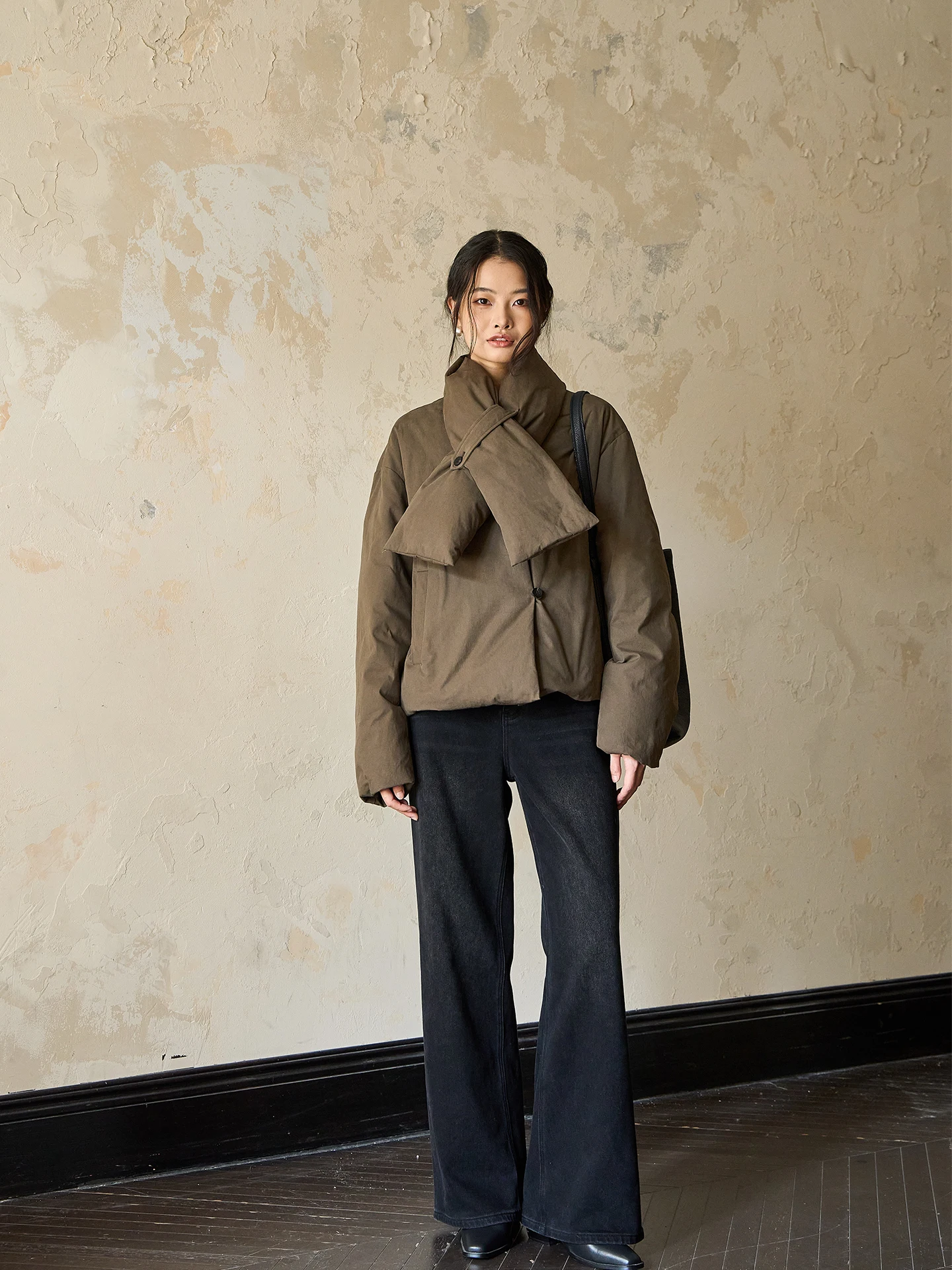 

Роскошная женская куртка-пуховик из белого гусиного пуха с отстегивающимся шарфом и воротником-стойкой, теплая верхняя одежда для зимы 2025 года