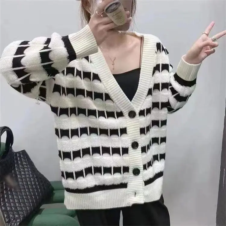 Fashion Stripe Knitted Coat 2023 Autumn/Winter New Loose and Lazy Style Advanced Knitted Cardigan for Women