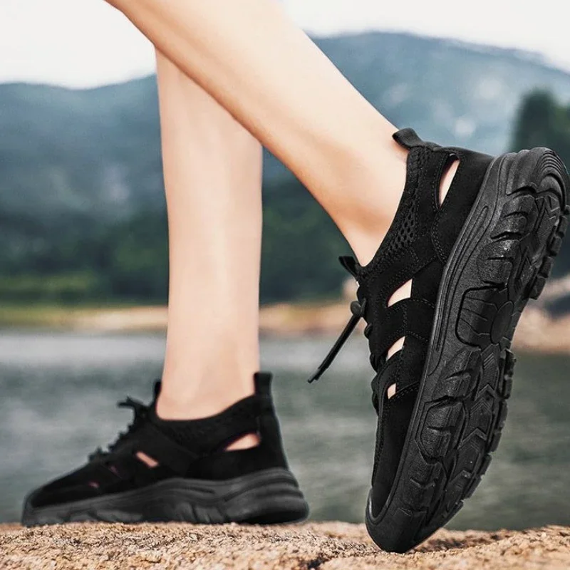 

Мужская обувь с отверстиями, удобные летние сандалии 2024, оптовая продажа, нескользящие роскошные новые трендовые стильные мужские сандалии 39