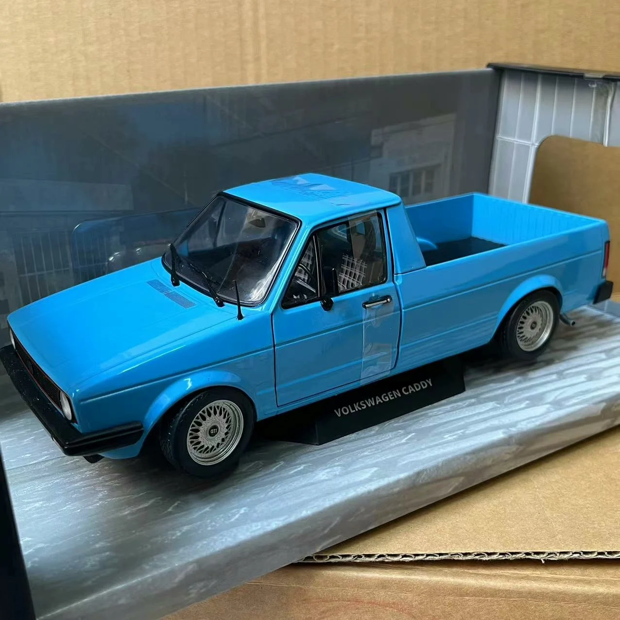 

Diecast SOLIDOS 1:18 Scale VW CADDY Alloy Car Model Collectible Toy Gift Souvenir Display Ornament
