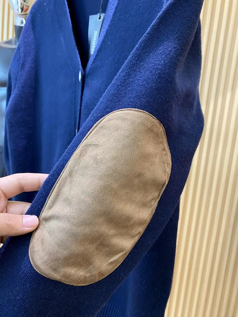 Ele Gentleman Knitted Sweater V-Ne Long Sve Faionable Autumn Winter Men's Suede Patchwork Pure Color Youth Sle