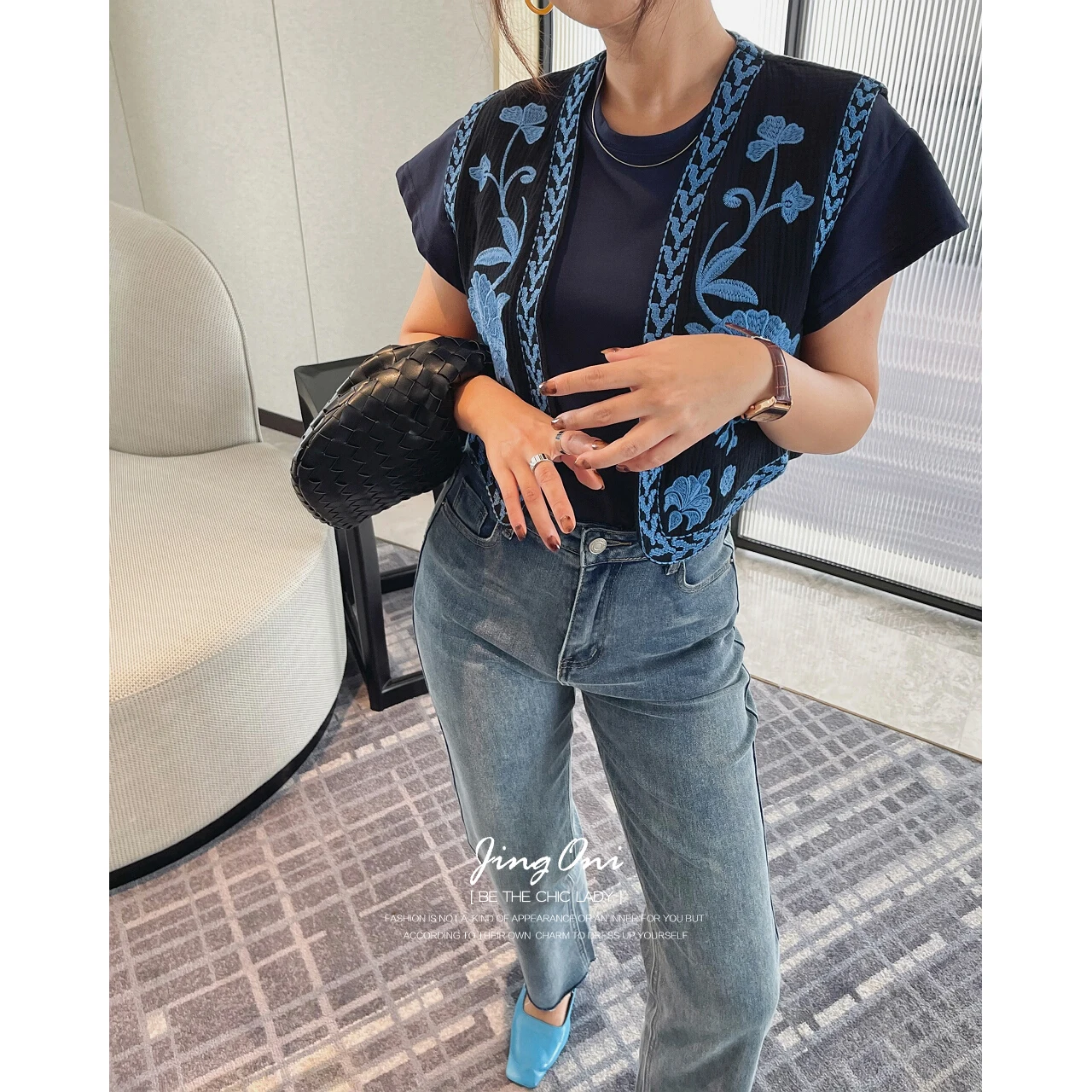 Embroidered Vest Waistcoat Y2k 2023 Woman Clothing Summer Korean Fashion Vintage Elegant Sleeveless Top Cropped Jacket Floral