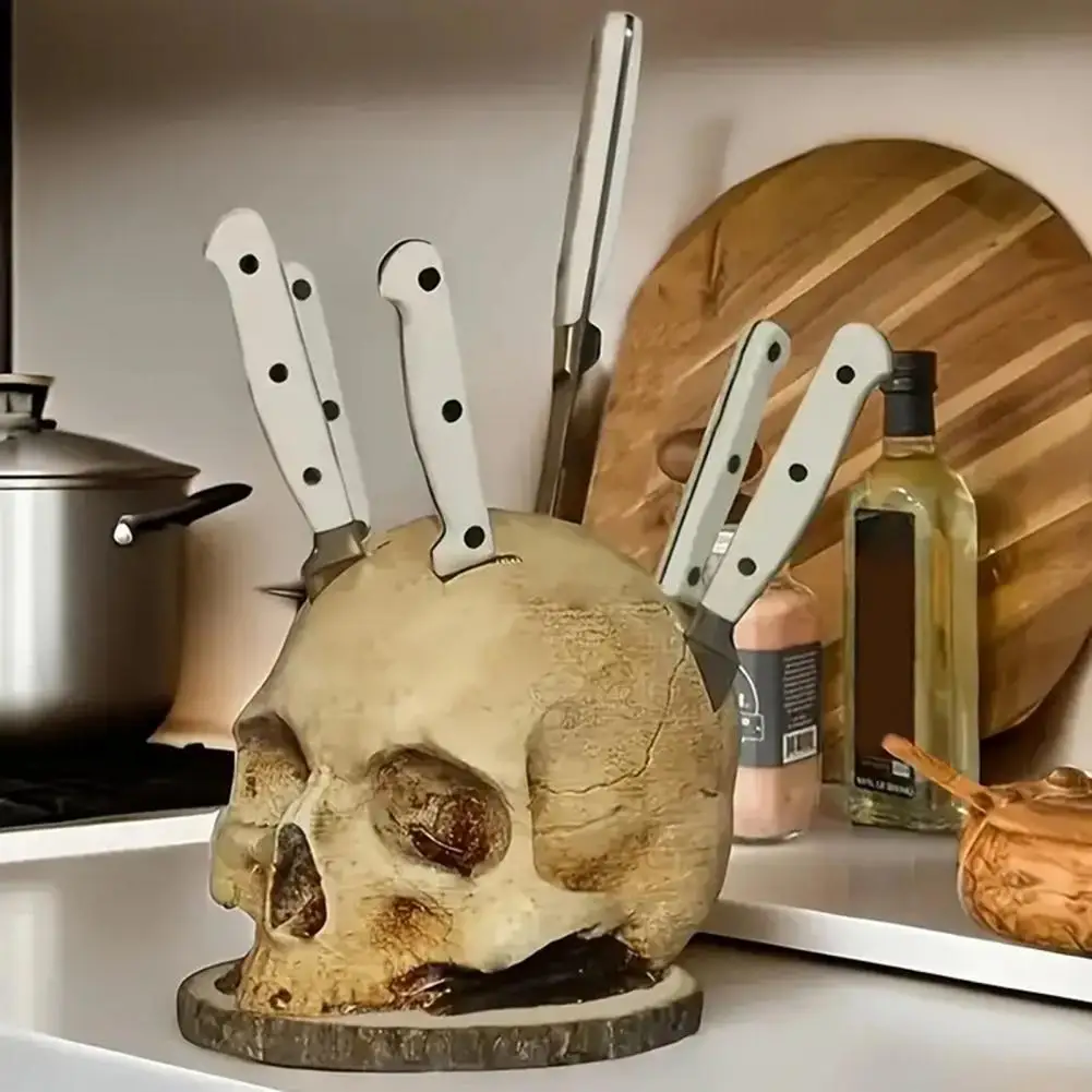 Suporte para Facas em Forma de Caveira com Textura de Osso, Decoração de Cozinha de Terror Sombrio para Halloween, Estilo Gótico, Presente Único e Estável para Amantes de Terror